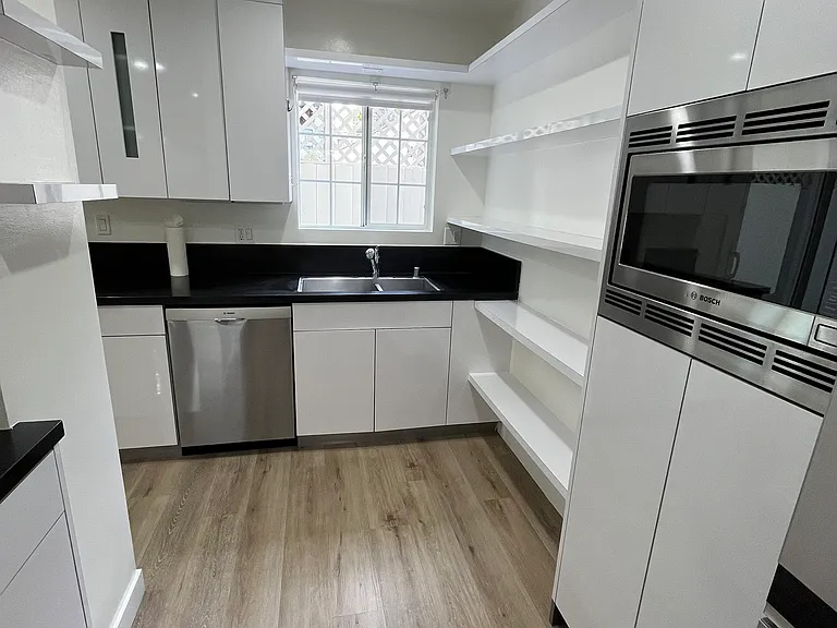1331 Roxbury Dr #2 — Photo 8
