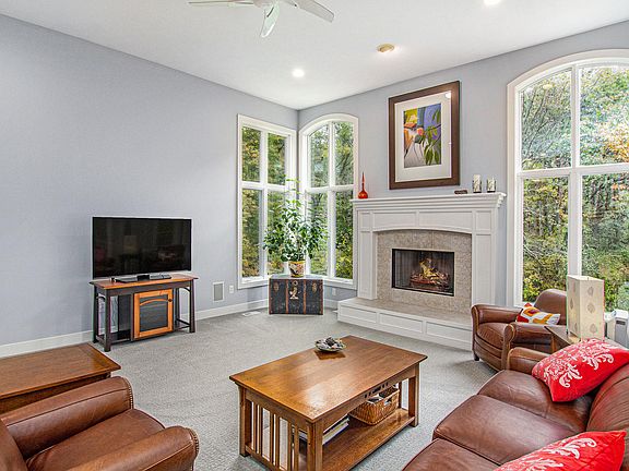 5th image of 2780 Sturbridge Dr SE