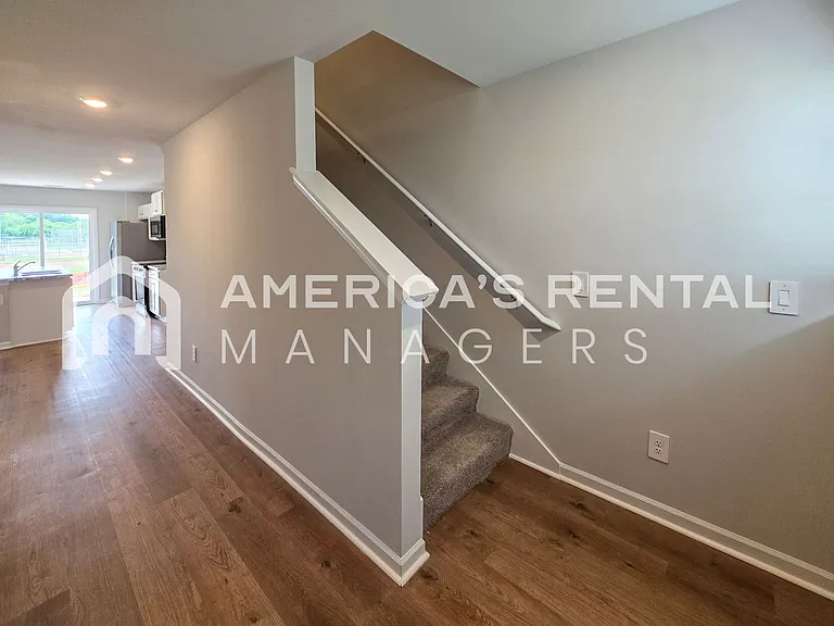 4135 Hudson Ct — Photo 6