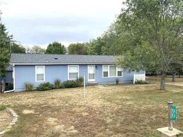 90 Foothills Trl, Linn Valley, KS 66040