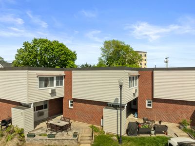 211 West Walk #211, West Haven, CT, 06516