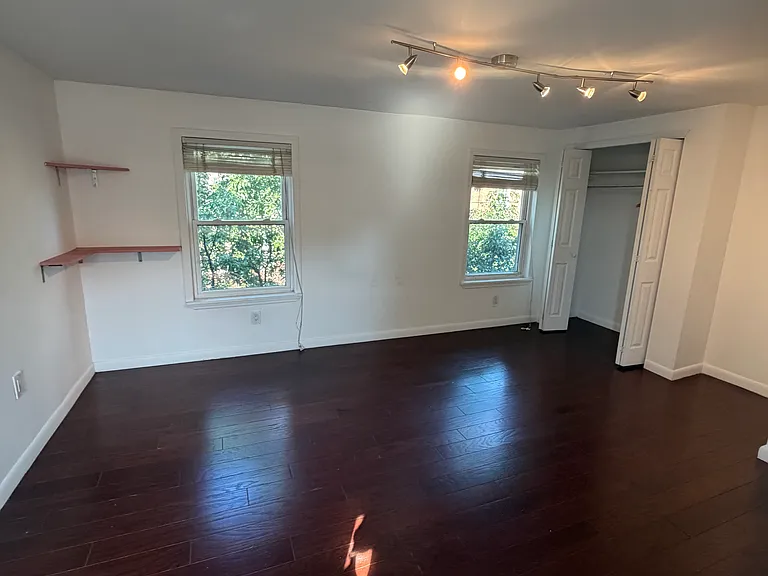 2331 E Susquehanna Ave — Photo 13