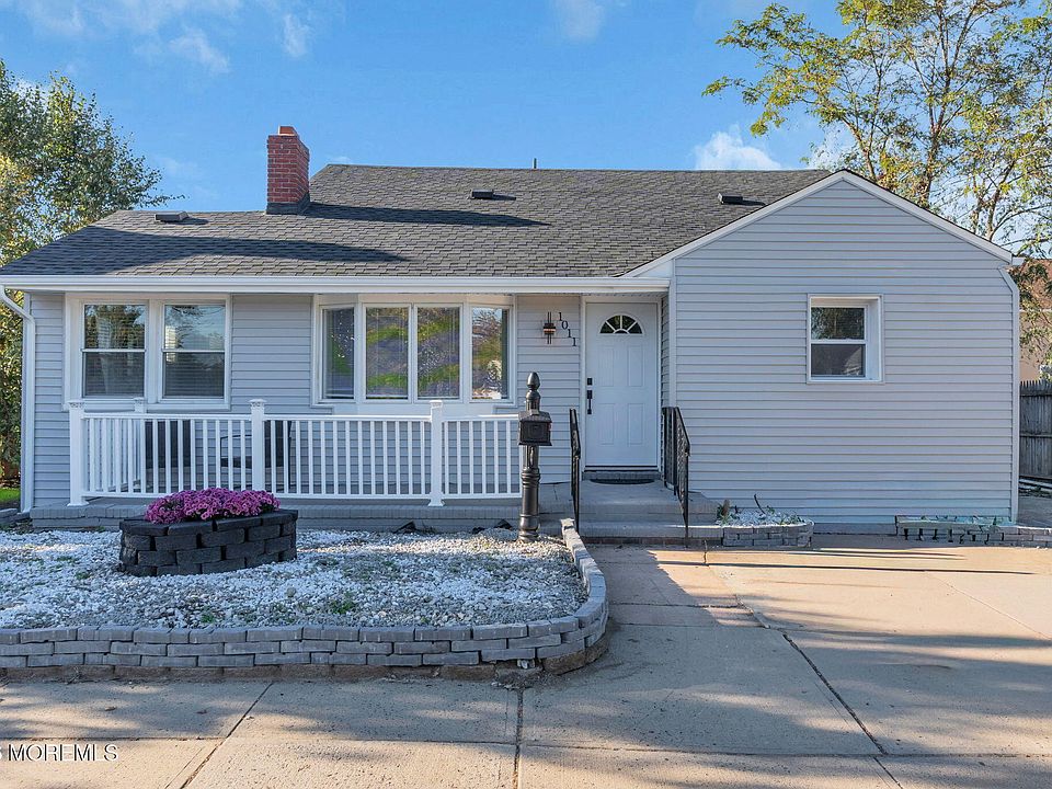 1st image of 1011 Florence Avenue