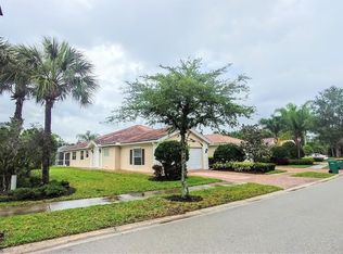 8232 Xenia Ln, Naples, FL 34114