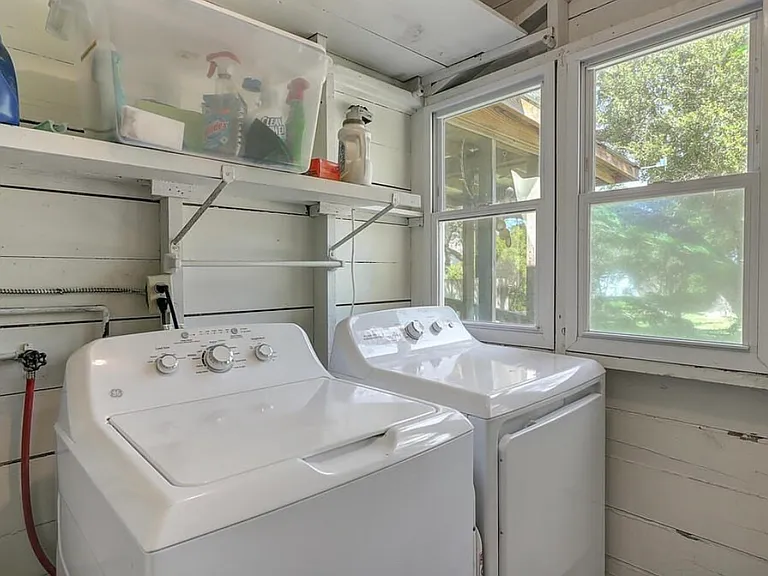 916 E Cedar St — Photo 11