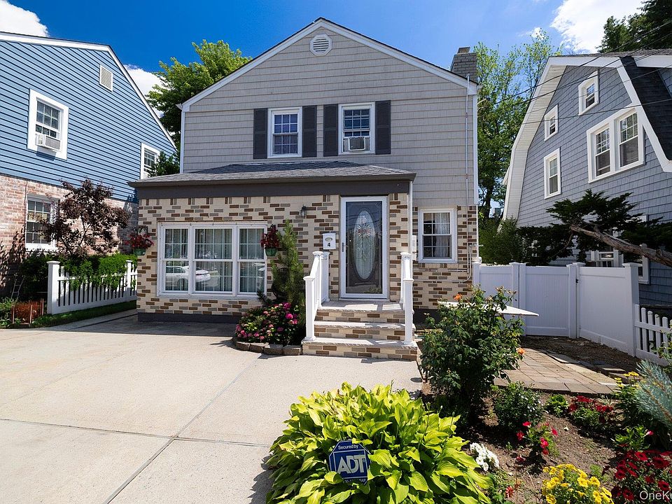 1st image of 4 Nassau Boulevard