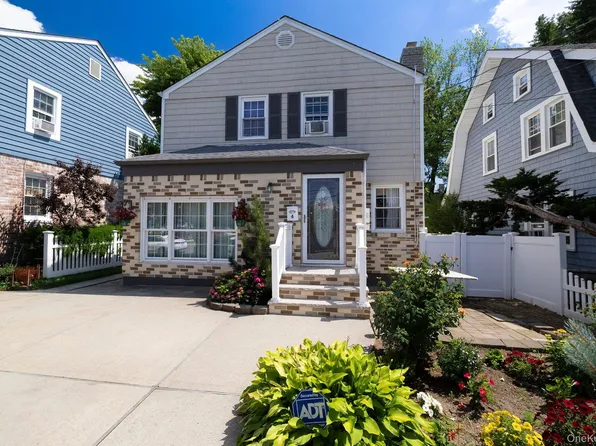 4 Nassau Boulevard, Malverne, NY 11565