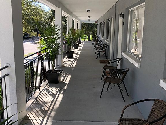 4th image of 441 3rd St S APT 18