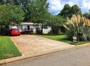 5121 Stoneridge Dr, Flowery Branch, GA 30542