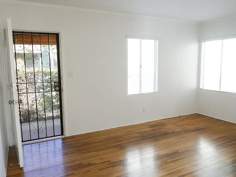 3937 Tilden Ave #B — Photo 10