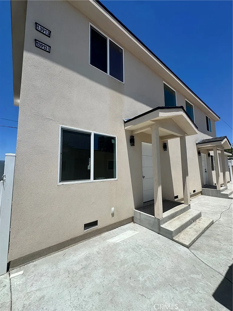 2 bed, 1.5 bath, 800 sqft, $2,800 — Photo 1