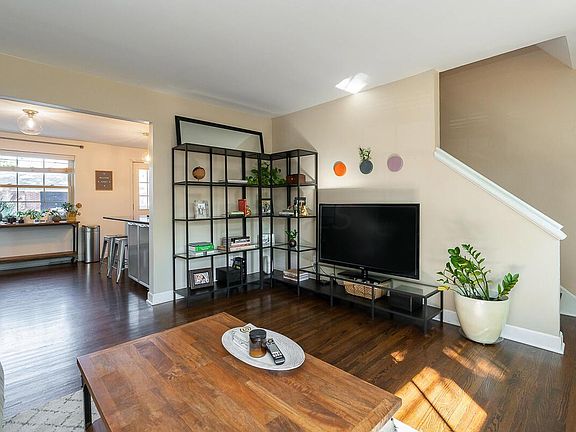 5th image of 1809 Northwest Court #E