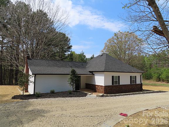 3rd image of 3095 Hillcrest Rd
