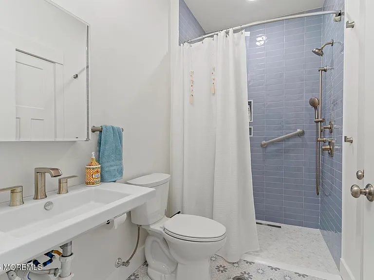 53 Sheridan Ave — Photo 28
