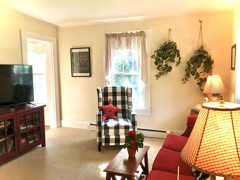 10 Woods Ln — Photo 5