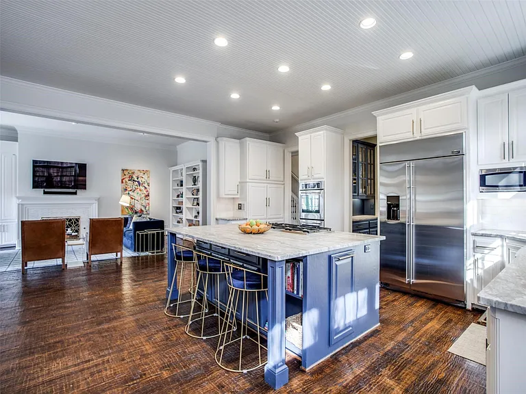 3909 Greenbrier Dr — Photo 13