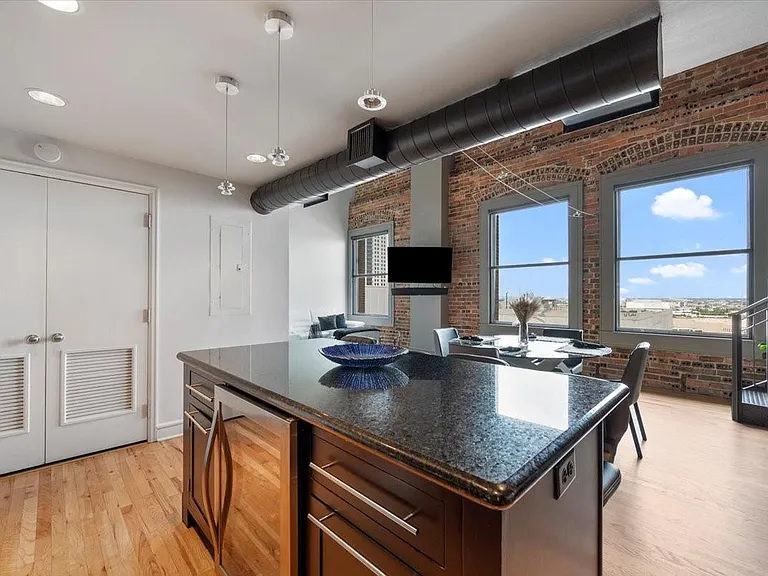 915 Franklin St #9G — Photo 4