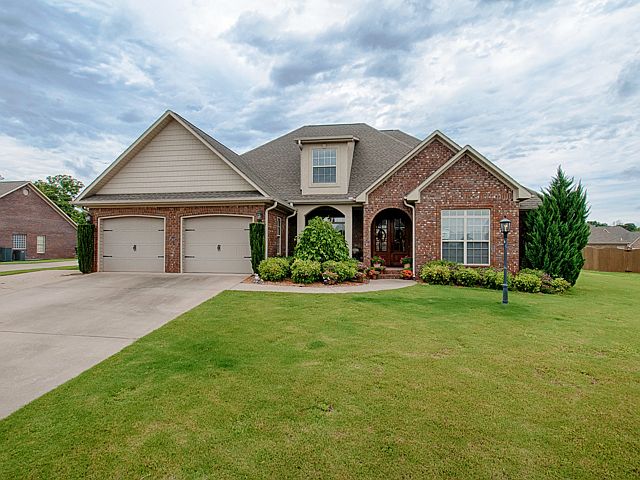 1st image of 105 Cypress Creek Dr