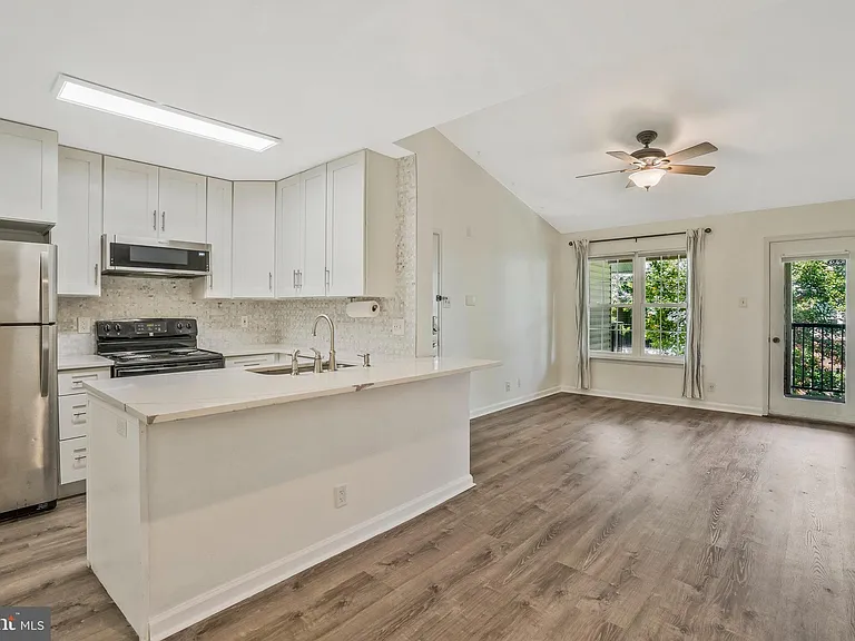 3308 Wyndham Cir #321 — Photo 6
