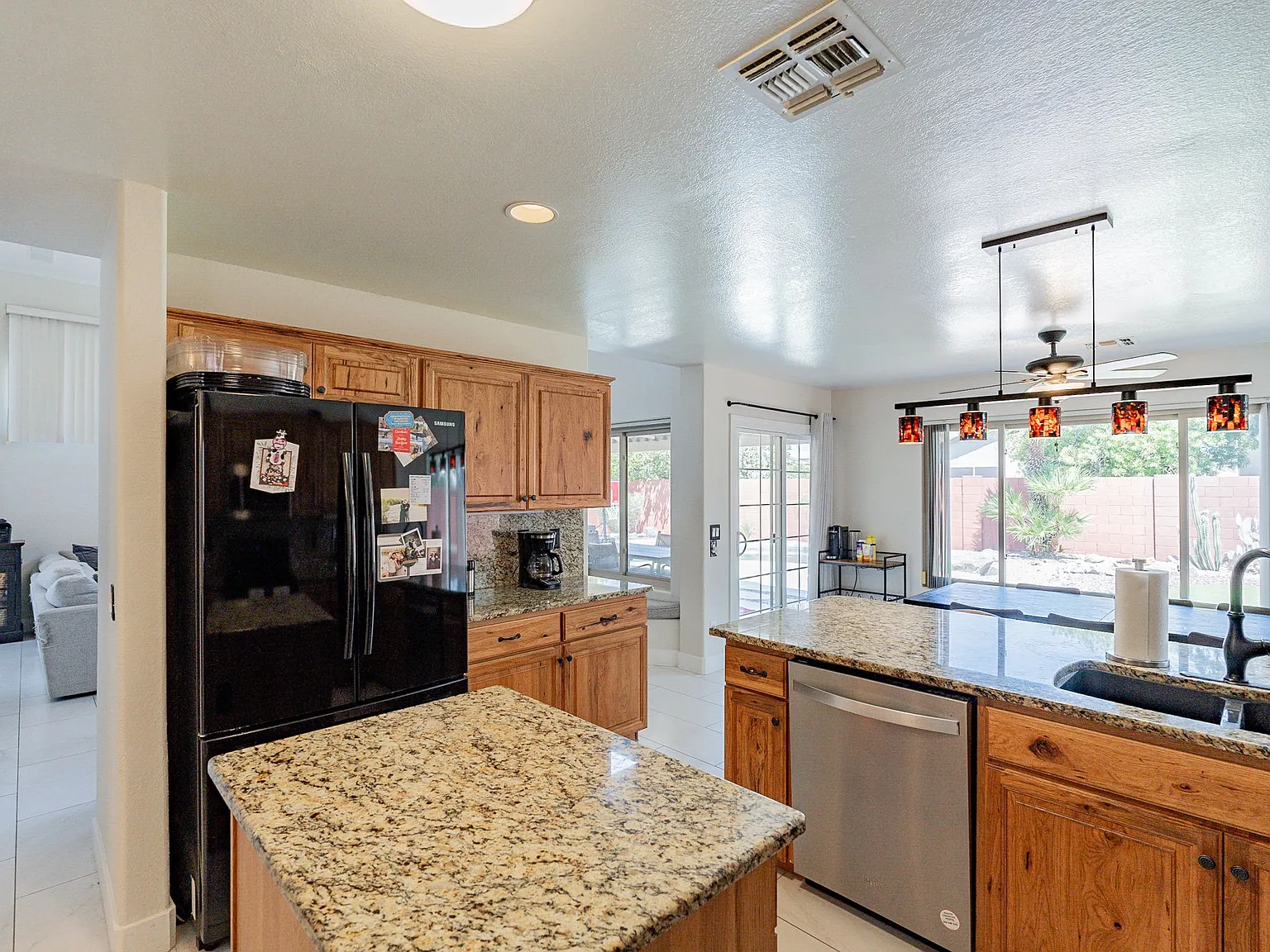 1650 E Tremaine Ave — Photo 4