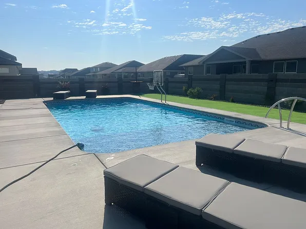 8313 Gardner St, West Richland, WA 99353