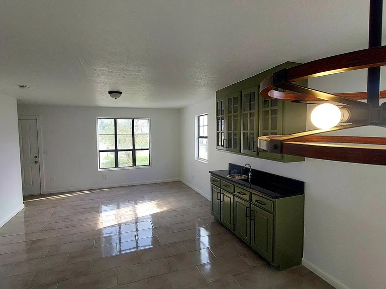 1004 Clay St — Photo 14