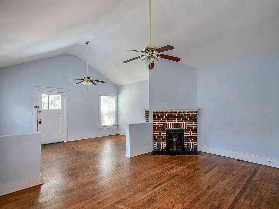Cathedral Ceilings- Open Concept Living and Dining area.