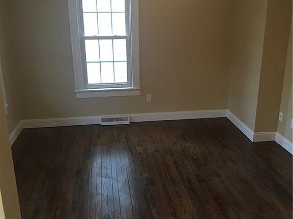 3rd image of 74 Orchard St