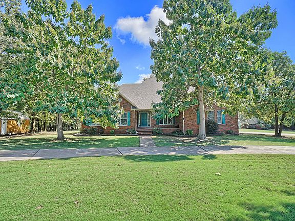 3rd image of 475 Kathy Dr
