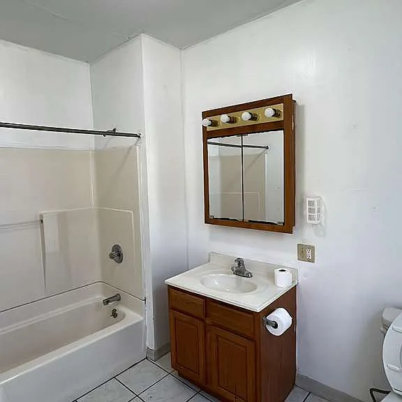 761 W 3rd St #2 — Photo 4
