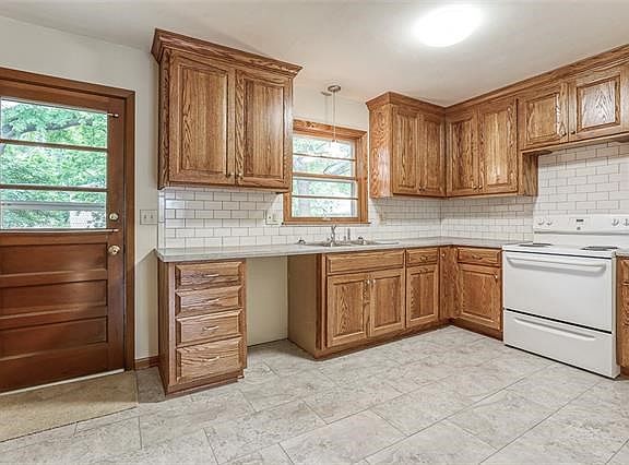 4th image of 3606 S Brentwood Ave