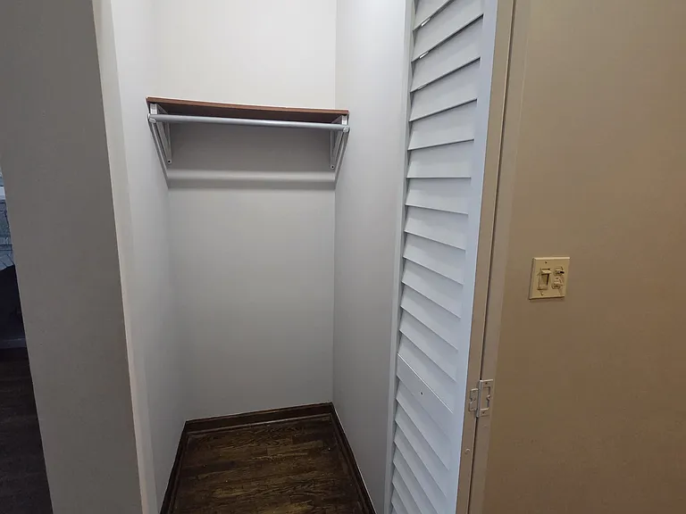 5536 W Congress Pkwy #1 — Photo 6