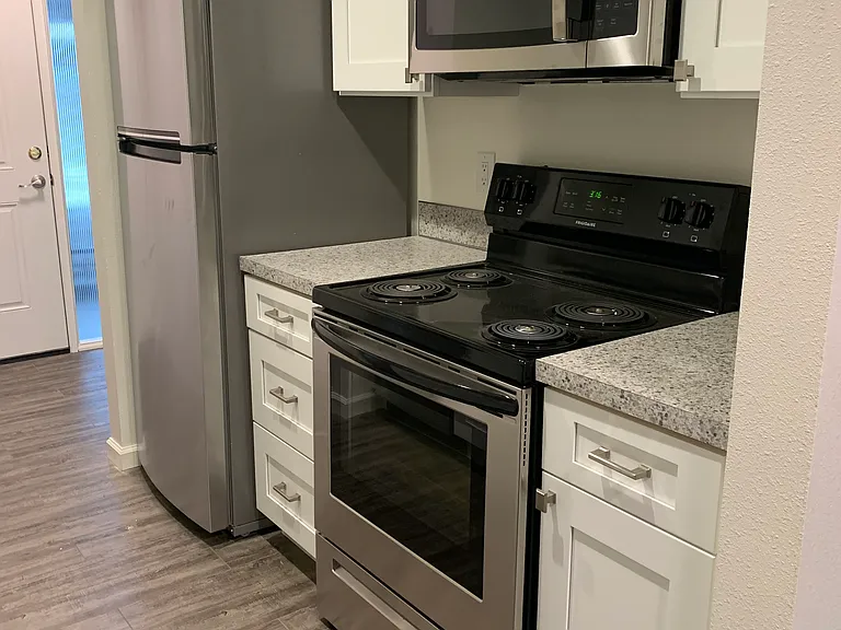 Foothills Apartments — Photo 8