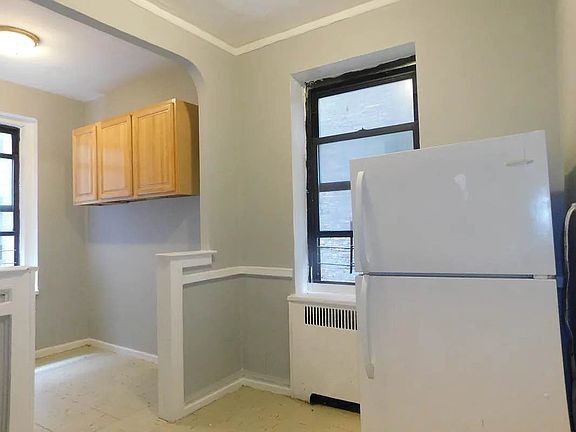 5th image of 253 E 181st St APT 3A