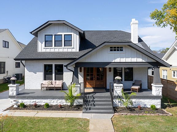 2nd image of 1701 Villa Pl