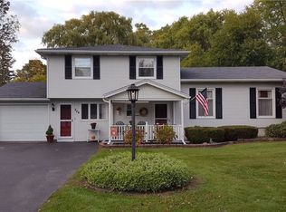 724 Eastwood Cir, Webster, NY 14580