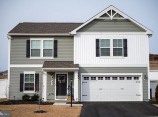 25 Natures Way Cir, New Oxford, PA 17350