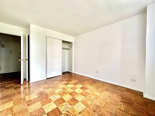 Rented by Addison Property Group | media 10