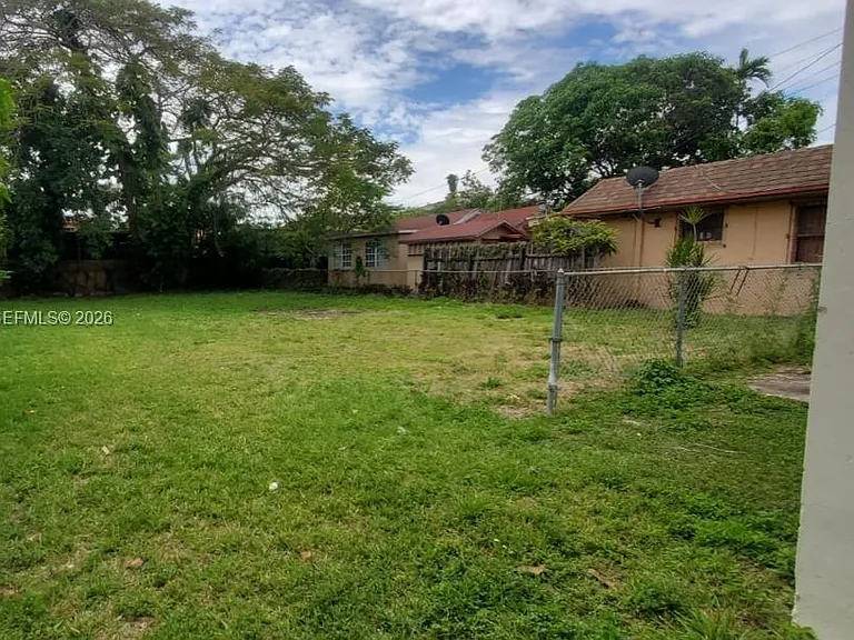 1032 SW 10th St — Photo 8