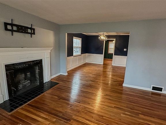 3rd image of 426 Dorchester Rd