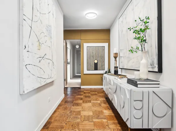 1050 5th Avenue image 10 of 24