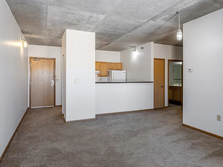 University Dale Apartments — Photo 5