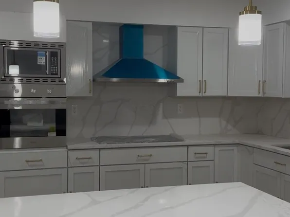 1901 Taffeta Dr, Louisville, KY 40272