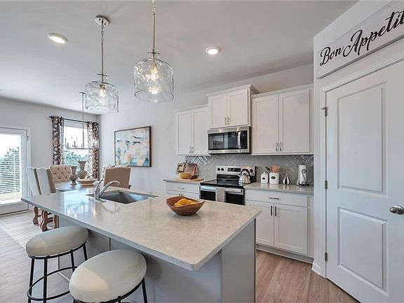 2nd image of 104 Windmill Ct