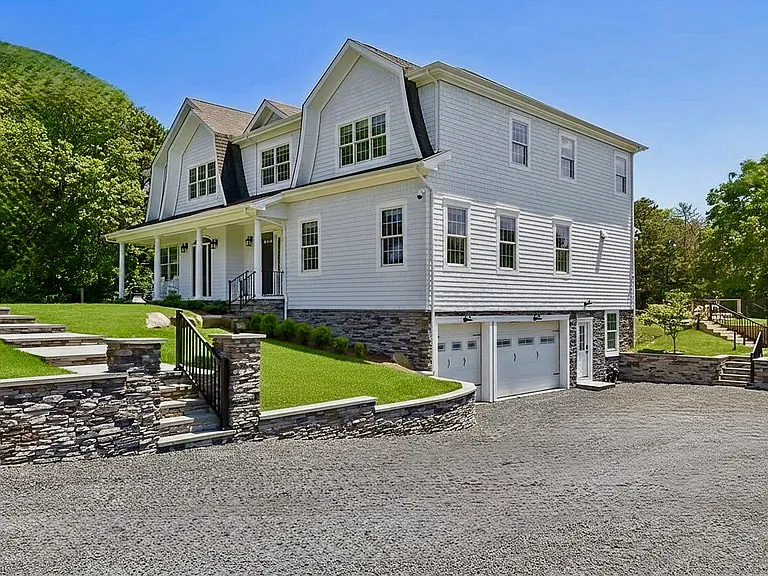 490 Montauk Hwy — Photo 3