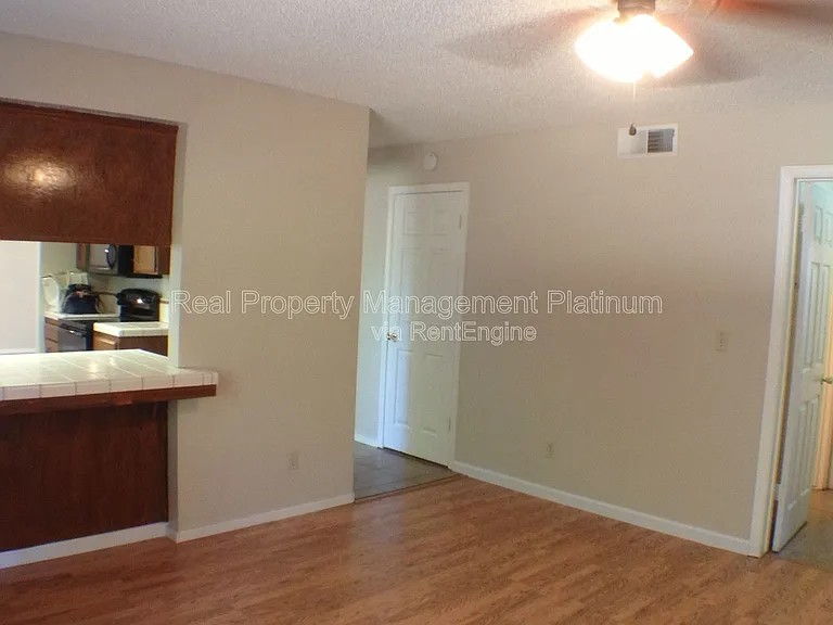 675 N Claremont Ave — Photo 12