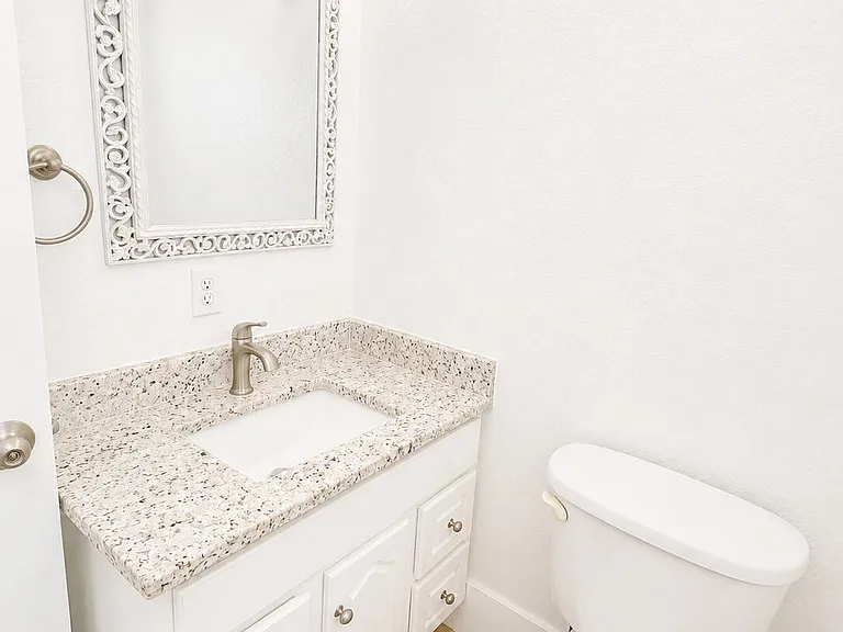 887 Crystal Lake Dr — Photo 5