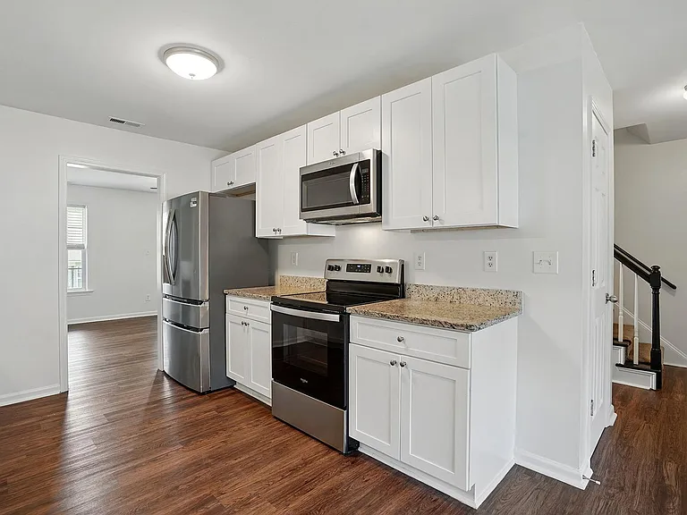 401 Whitehall Ct — Photo 25