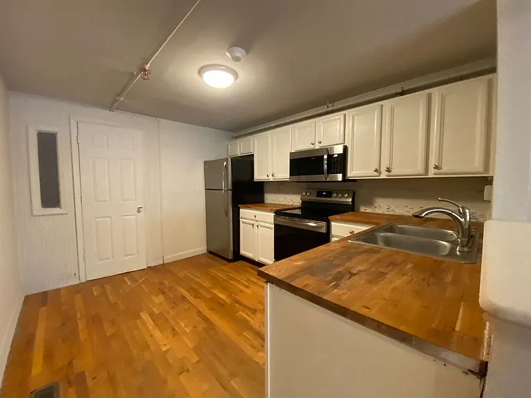 Welcome to 400 East Clayton Street! — Photo 34