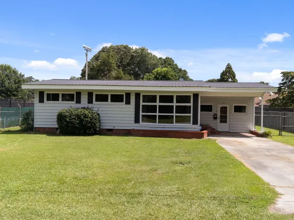 603 E Hill St, Benson, NC 27504